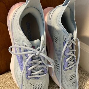 Brooks Sky Blue Glycerin 23 with Lavender Accents